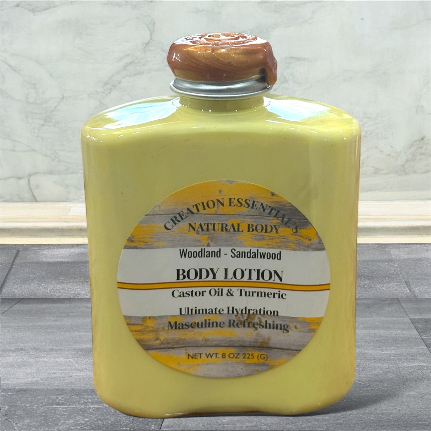 Woodland Sandalwood Men's Nourishing Body Lotion with Turmeric & Aloe Vera